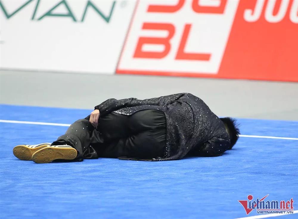 Võ sĩ Việt Nam bất tỉnh trên sàn đấu SEA Games 31-3