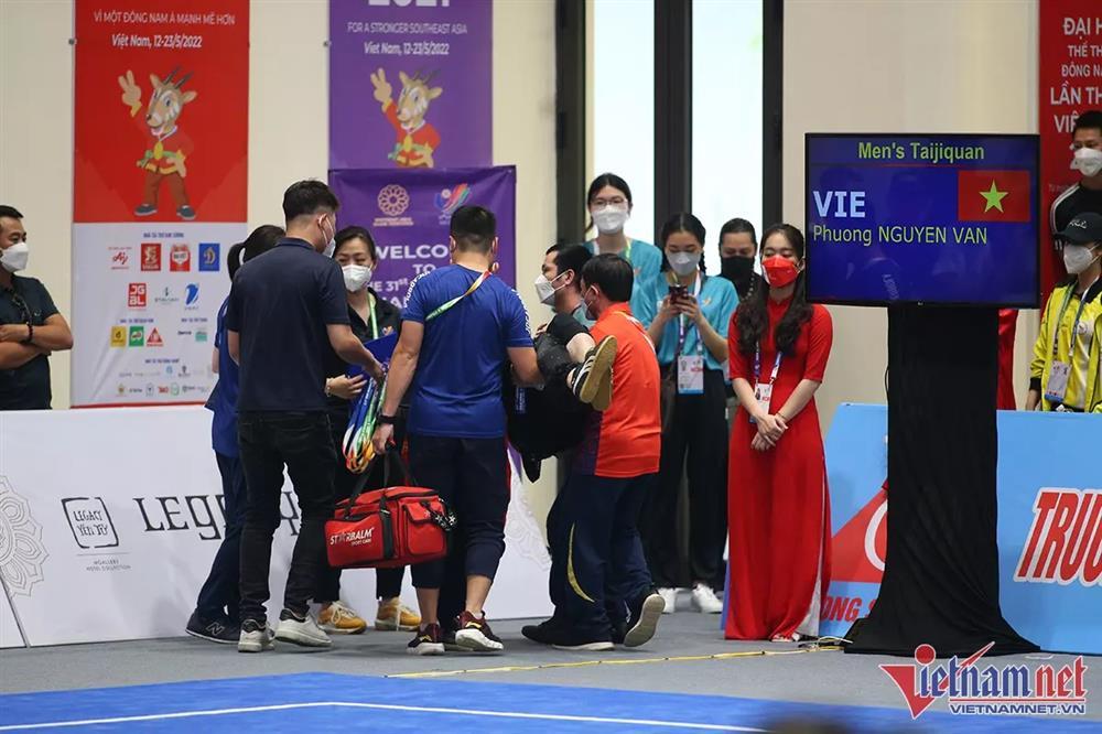 Võ sĩ Việt Nam bất tỉnh trên sàn đấu SEA Games 31-5