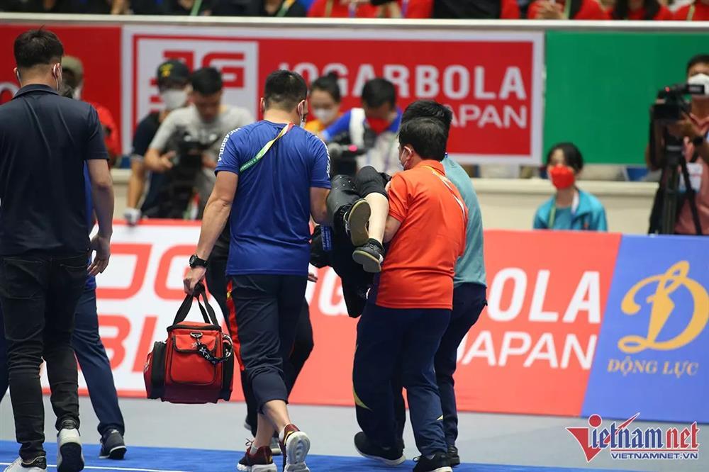 Võ sĩ Việt Nam bất tỉnh trên sàn đấu SEA Games 31-6