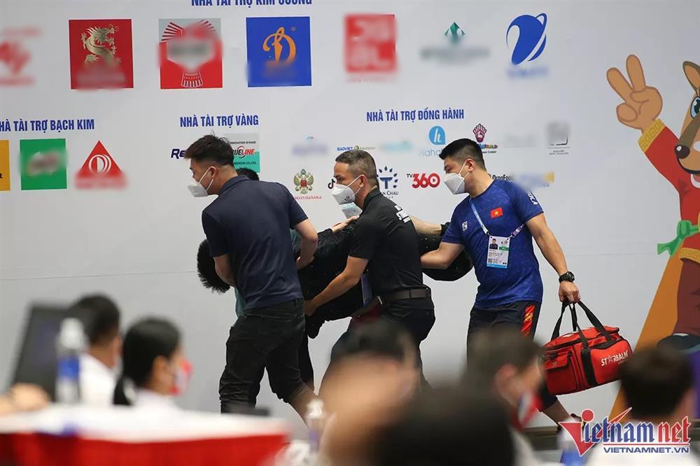 Võ sĩ Việt Nam bất tỉnh trên sàn đấu SEA Games 31-7