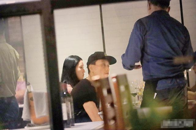 Tóm gọn gã đào hoa Huỳnh Tông Trạch hẹn hò mỹ nữ đôi mươi?-1