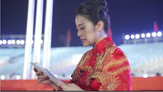 MC Phí Linh chia sẻ ảnh hậu trường độc lễ khai mạc Sea Games 31-3