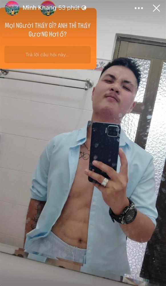 Người đàn ông Việt Nam sinh con khoe bụng múi sau cắt buồng trứng-1