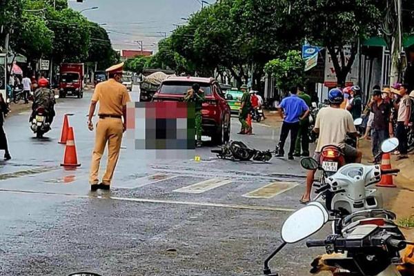 SỐC: Vừa lái xe vừa livestream, nữ tài xế tông chết 1 học sinh-2