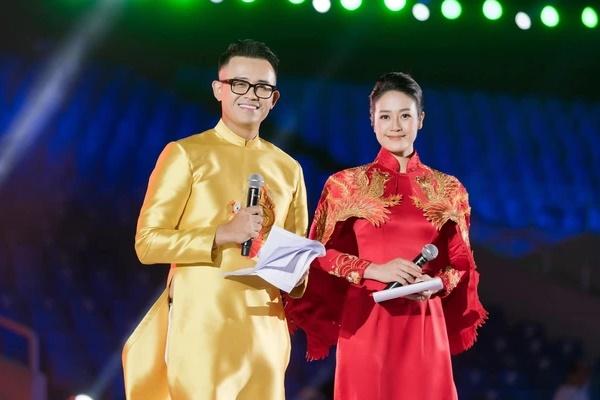 MC Duc Bao leads in 11 languages ​​at the opening ceremony of the 31st SEA Games