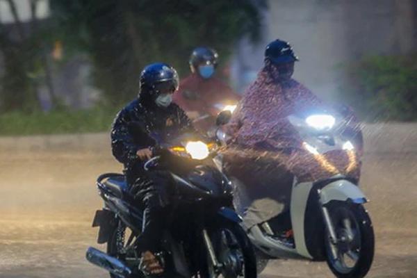 Gió mùa Đông Bắc sắp tràn về, Hà Nội mưa rào và dông từ đêm mai-1