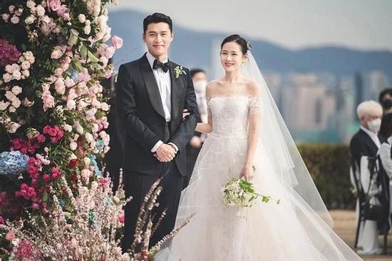 Loạt ảnh cưới hiếm hoi thân mật của Hyun Bin và Son Ye Jin lộ diện