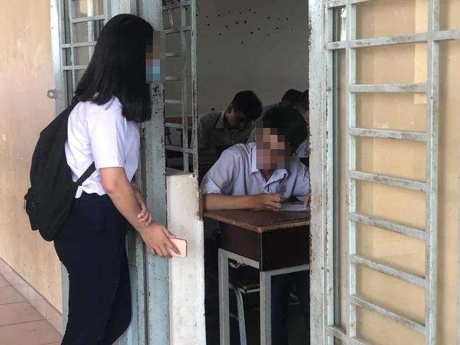 Nghìn trò quay cóp đạt IQ vô cực của lũ học trò khi đến mùa thi-8