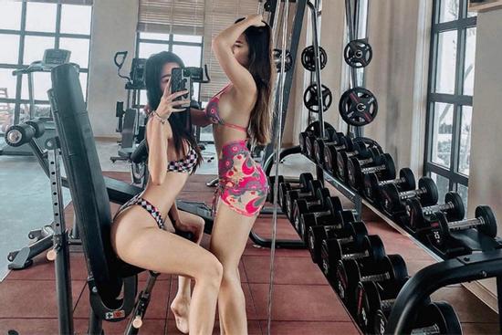 Mặc đồ bơi tập gym, 2 cô gái dáng đẹp như siêu mẫu gây khó hiểu