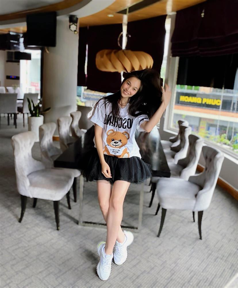 Ở ngưỡng tứ tuần, Hiền Thục mix đồ dễ thương hack tuổi-8