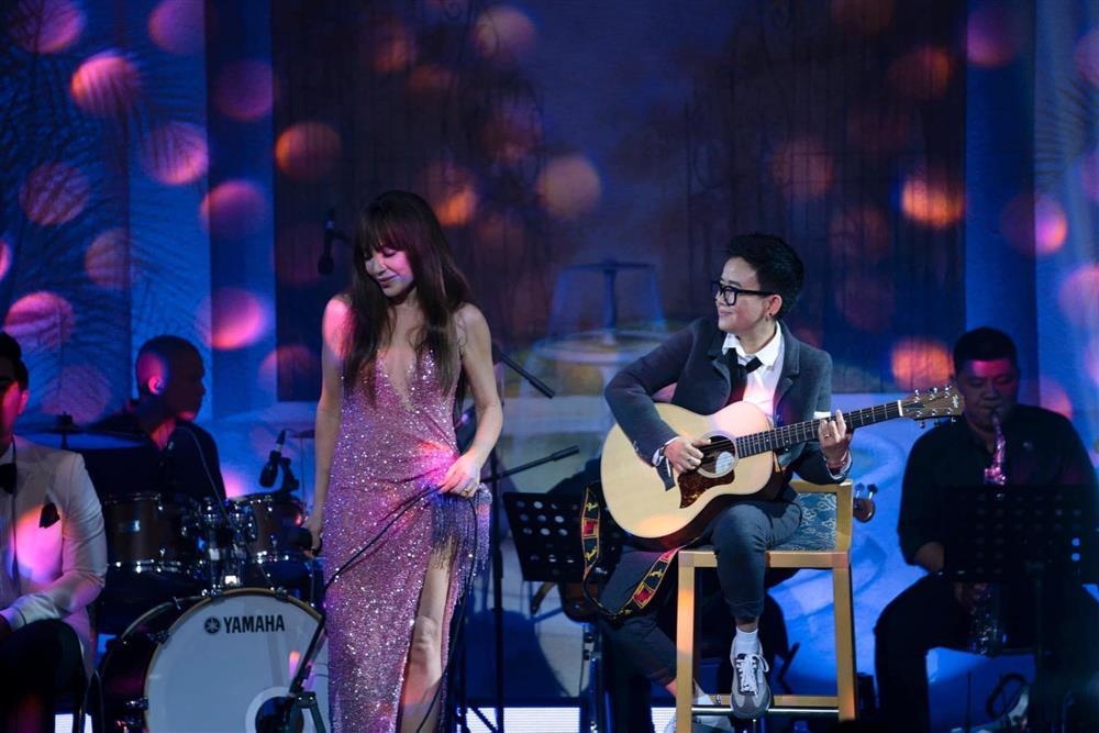 Thanh Hà tạo dáng khoe vòng 3 cong cớn ngại gì U60-9