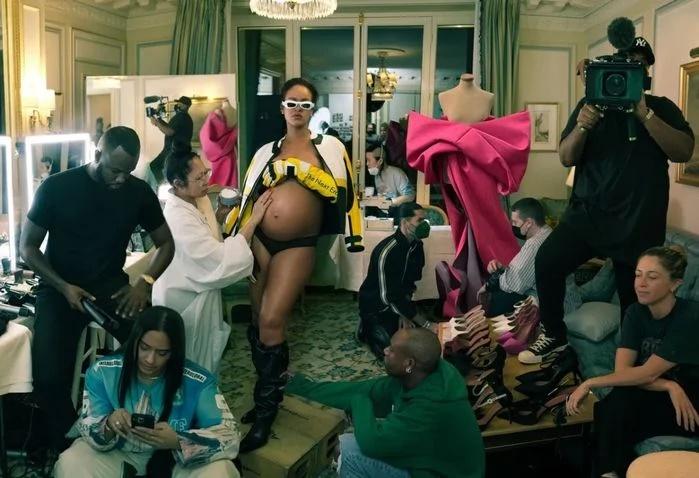 Bà bầu chất nhất Hollywood Rihanna, bầu to vẫn gợi cảm, hầm hố-13