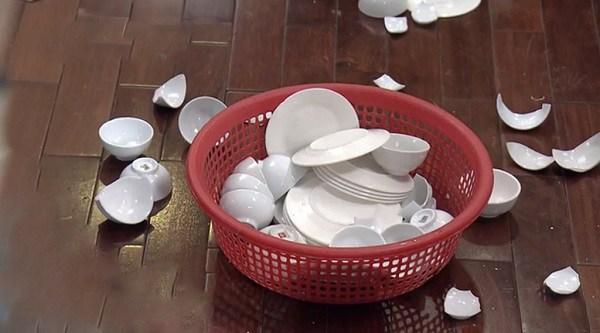 Con dâu bị bố chồng mắng té tát, mẹ chồng khiến cả nhà chết lặng-1