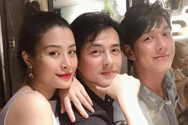 Fan tha thứ cho Đông Nhi sau status đe nẹt lúc 3h sáng-24