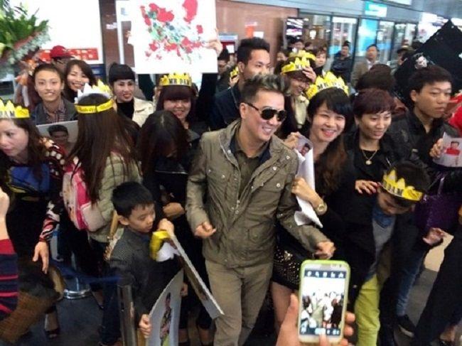 Giữa bão drama vẫn chưa hạ nhiệt, mới đây nhất, fanpage ca sĩ Đàm Vĩnh Hưng đã bất ngờ đăng tải bài viết đầy ẩn ý về chuyện khán giả và thần tượng.