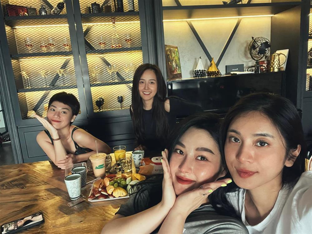 Sao Việt hôm nay 14/5: Mai Phương Thúy lép vế nhan sắc mẹ bỉm-1