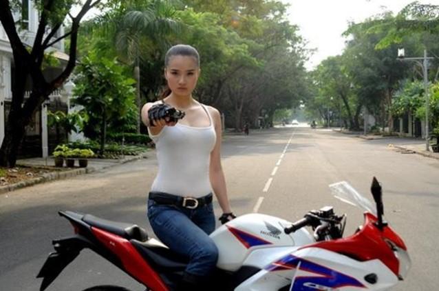 Mesmerized watching Vietnamese beauties get on high-displacement motorbikes-11