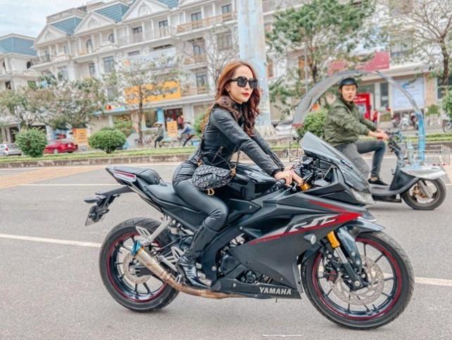 Mesmerized watching Vietnamese beauties get on high-displacement motorbikes -5