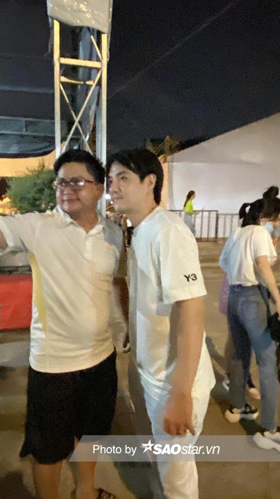 Ông Cao Thắng vui vẻ chụp ảnh cùng khán giả hậu ồn ào xin lỗi fan-2