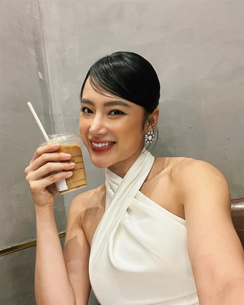 Váy điệu không giấu nổi vẻ lực điền Angela Phương Trinh-1