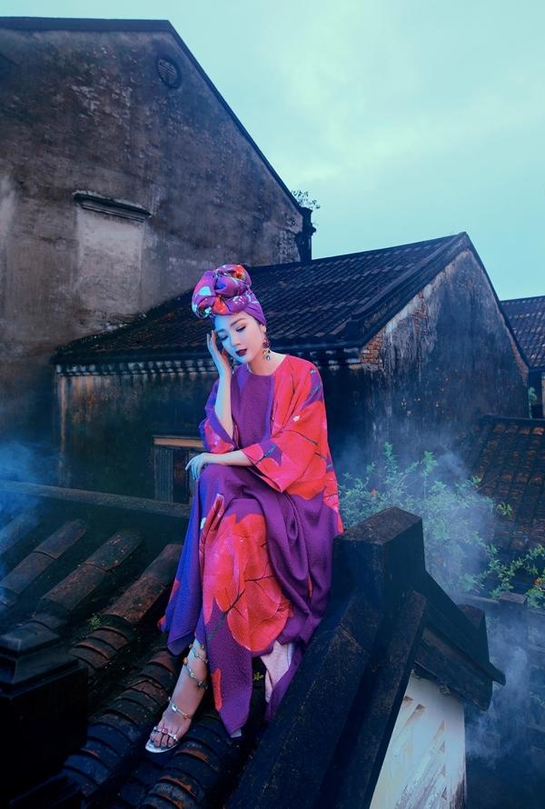 Hoi An asked to remove the image of Miss Giang My sitting on the roof of an old house-1