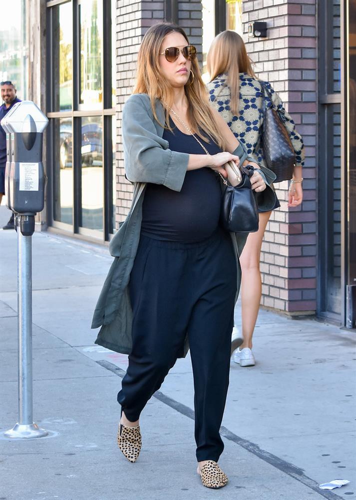 Loạt mẹ bầu đình đám Hollywood tiết lộ tips giữ dáng khi mang thai-6