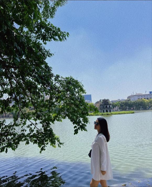 Phạm Quỳnh Anh tăng cân thấy rõ, vẫn khéo giấu bụng bầu-8