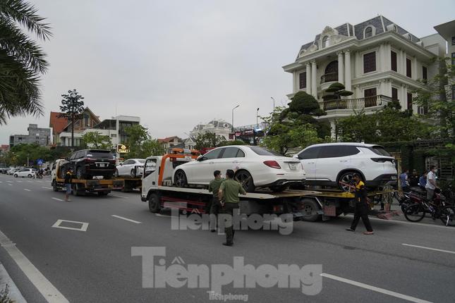 Close-up of the sealed luxury car fleet of the former President of Ha Long-2