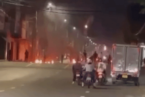 Vụ hỗn chiến bằng súng và bom xăng do... ghen tuông-1