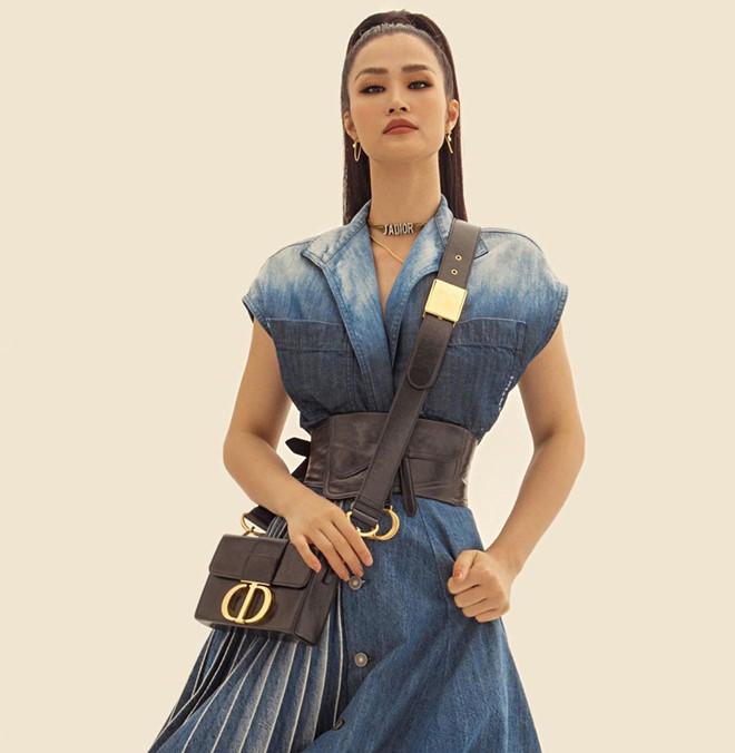 Cho đến khi gần đây, cô xảy ra mâu thuẫn với một bộ phận fan về cách hoạt động của ekip công ty. Một fan lên tiếng tố cáo ekip tự ý loại anh này khỏi dàn admin kênh YouTube FC Đông Nhi mặc dù trước đó anh là người lập kênh và duy trì hoạt động.