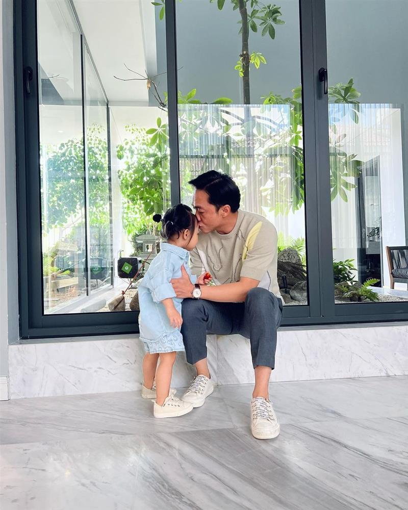 Sao Việt hôm nay 15/5: Vợ chồng Phương Trinh Jolie trăng mật ở đâu?-11