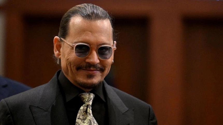Johnny Depp đốt 650 triệu USD trong 3 năm-1