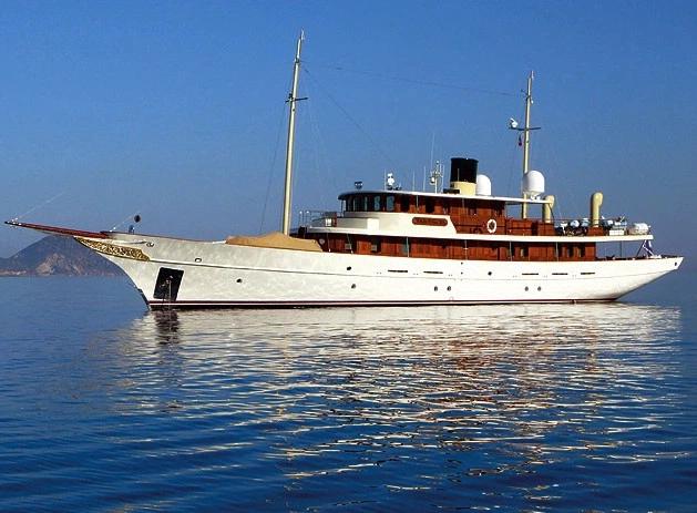 Johnny Depp đốt 650 triệu USD trong 3 năm-3