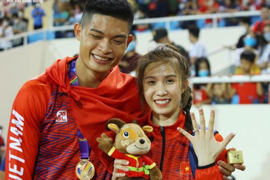 Nhà vô địch SEA Games 31 cầu hôn bạn gái khi nhận HCV