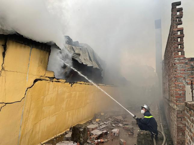 Hà Nội: Nhà xưởng gặp hỏa hoạn trong lúc bị đình chỉ hoạt động-2