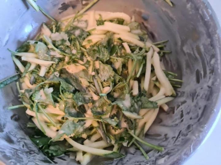 Người Hàn chế biến rau mùi hoàn toàn lạ lẫm với ẩm thực Việt Nam-5