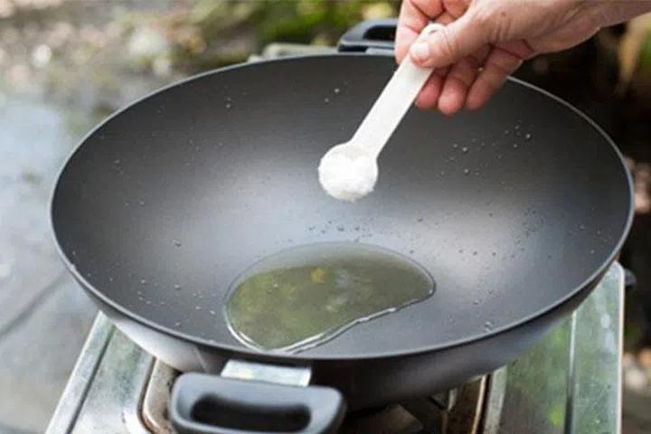 Rán đậu thêm một thứ giúp đậu vàng ươm, không bị ỉu dù để lâu-2