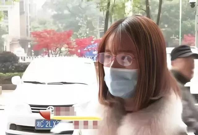 Chồng giao đồ ăn, vợ ra mở cửa để rồi sốc nặng khi phát hiện sự thật-1