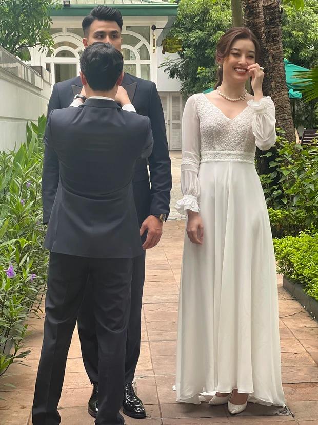 Phương Oanh già chát, tay to khi đọ ảnh cam thường với 2 á hậu-6