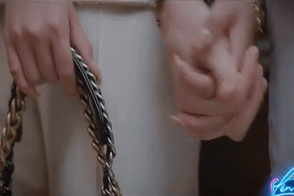 'Thương Ngày Nắng Về 2' tập 19, Duy thể hiện tình cảm với Trang trong thang máy