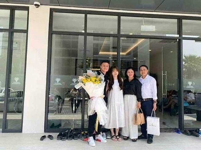 Bố vợ hụt Quang Hải lộ diện, ngoại hình phong độ-5