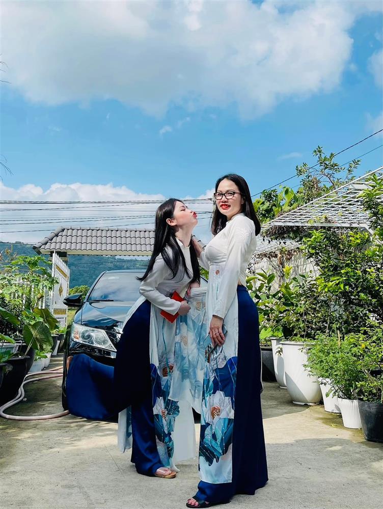 Bố vợ hụt Quang Hải lộ diện, ngoại hình phong độ-2