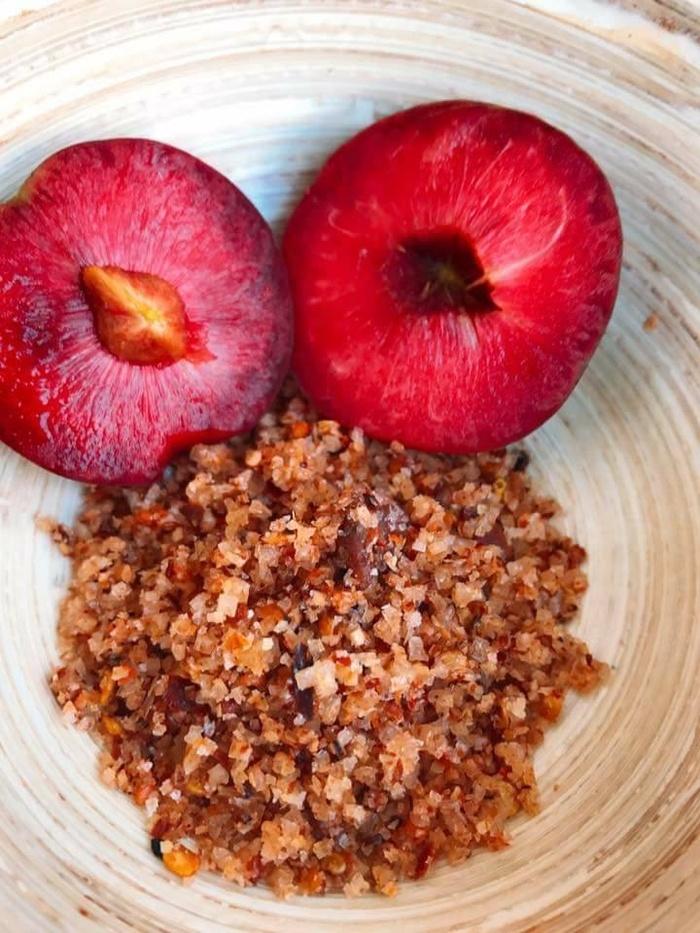 Ăn mận nhớ làm 5 điều để tránh nóng trong, nổi mụn nhọt mề đay-2