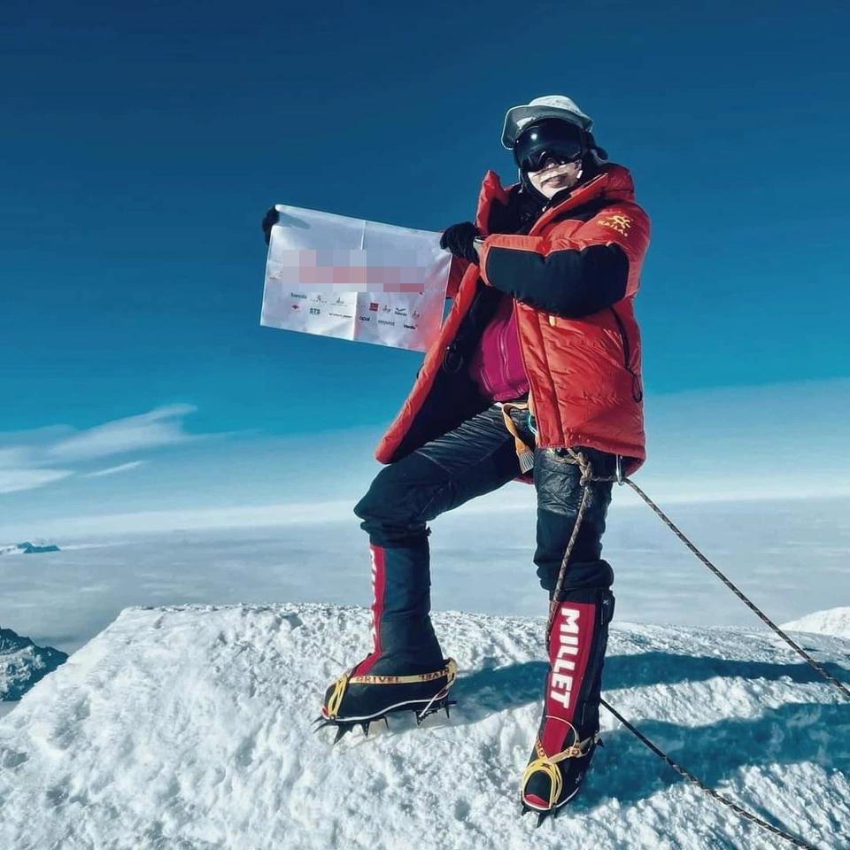 Một phụ nữ Việt Nam lên đỉnh Everest thành công-1