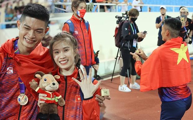 Tiết lộ bất ngờ màn cầu hôn nhà vô địch SEA Games tại sân Mỹ Đình-1
