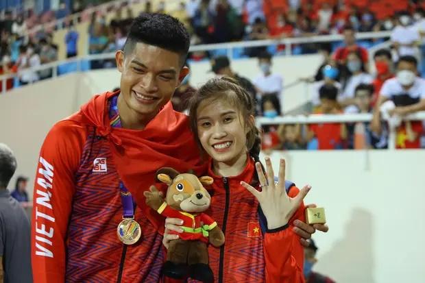 Tiết lộ bất ngờ màn cầu hôn nhà vô địch SEA Games tại sân Mỹ Đình-3