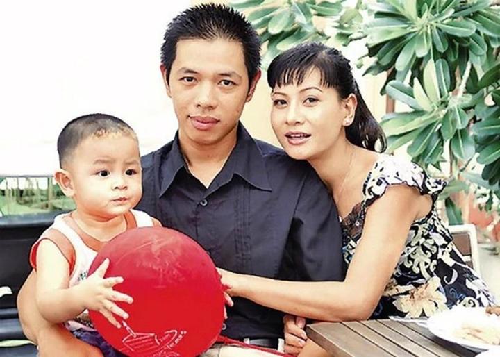 Thái Hòa tận hưởng hôn nhân hạnh phúc bên vợ giỏi con ngoan