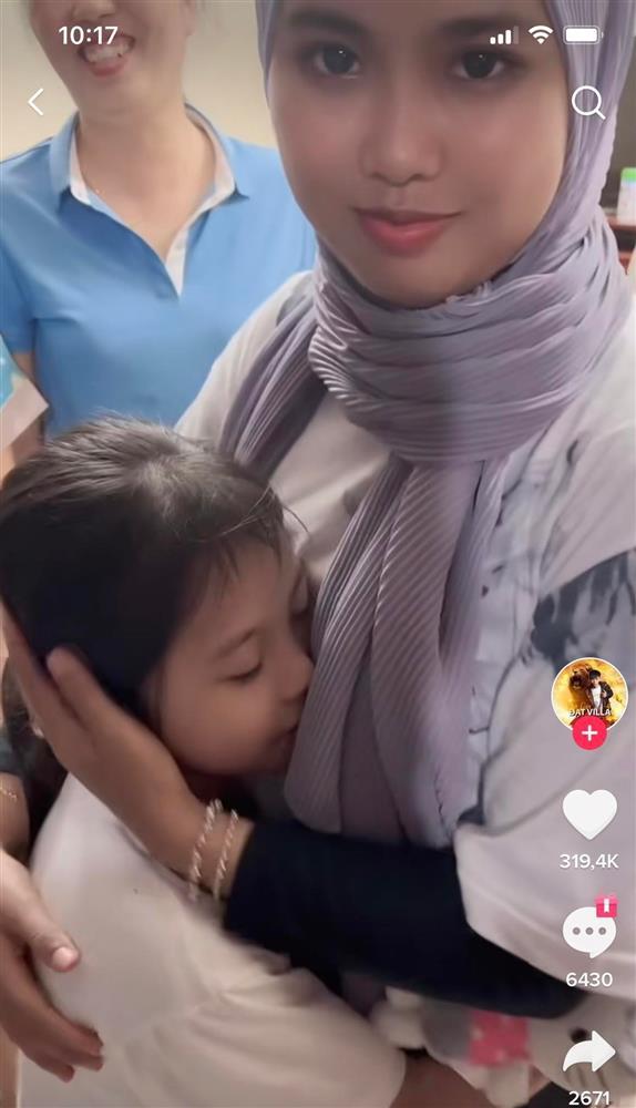 Bất ngờ thái độ con gái riêng Đạt Villa dành cho người yêu của bố-3