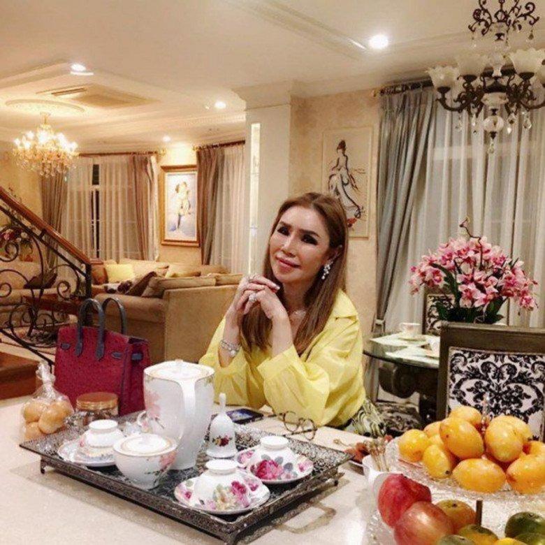 Spending 7 billion/month, the wife of 5 Dubai billionaires every day only dresses well for her husband to see-8