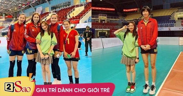 Hoa Minzy with volleyball player: Long legs to armpits are real